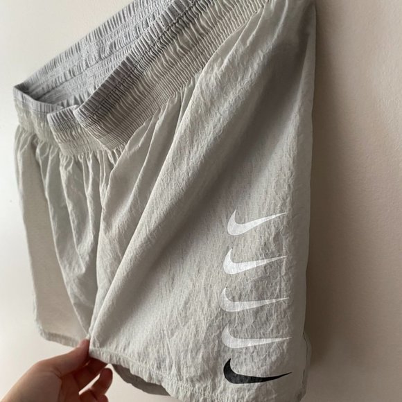 Nike Training Shorts - Picture 2 of 3